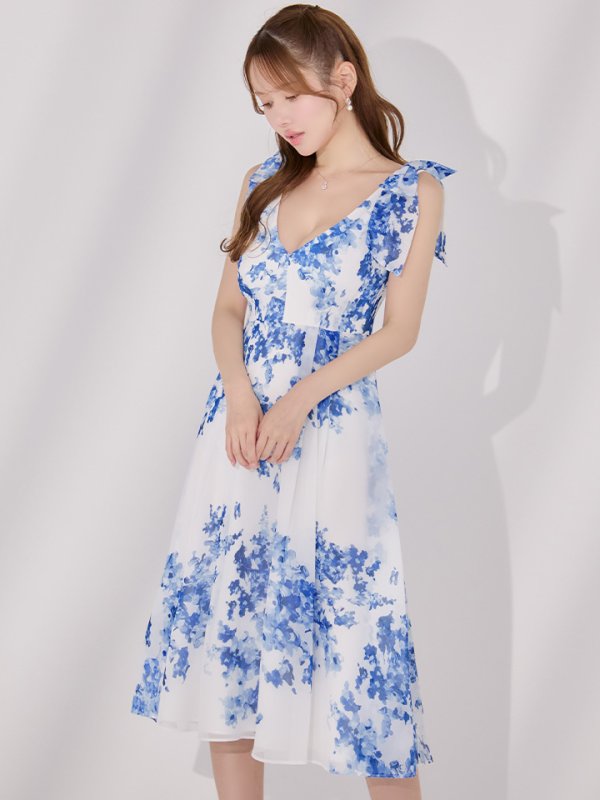 ホワイトxブルー モデル：ゆめ　身長：160cm　着用サイズ：7号(Sサイズ)