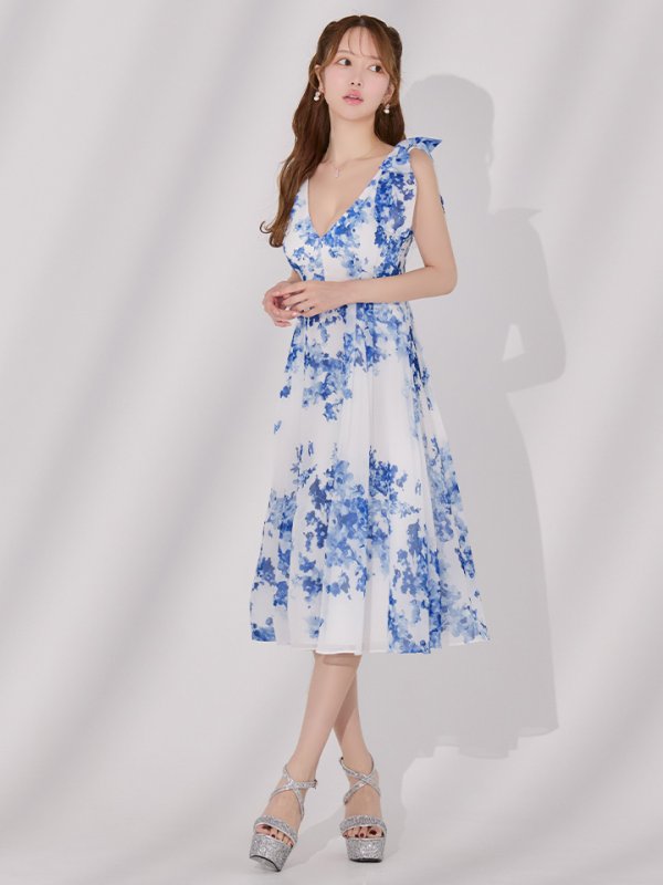 ホワイトxブルー モデル：ゆめ　身長：160cm　着用サイズ：7号(Sサイズ)