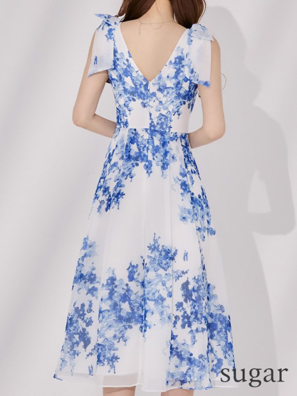 ホワイトxブルー モデル：ゆめ　身長：160cm　着用サイズ：7号(Sサイズ)