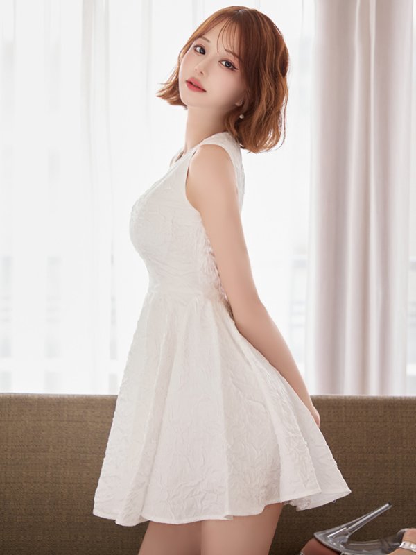 ホワイト　モデル：れみれみ　身長：163cm　着用サイズ：Sサイズ