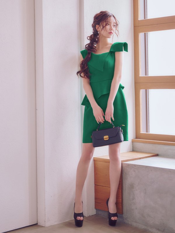 グリーン　モデル：せいは　身長：160cm　着用サイズ：7号(Sサイズ)