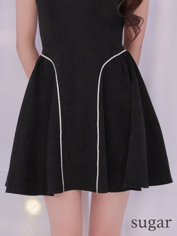 ブラック　モデル：カルア　身長156cm　着用サイズ：7号(Sサイズ)着用