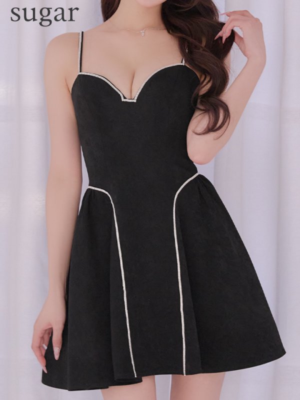 ブラック　モデル：カルア　身長156cm　着用サイズ：7号(Sサイズ)着用