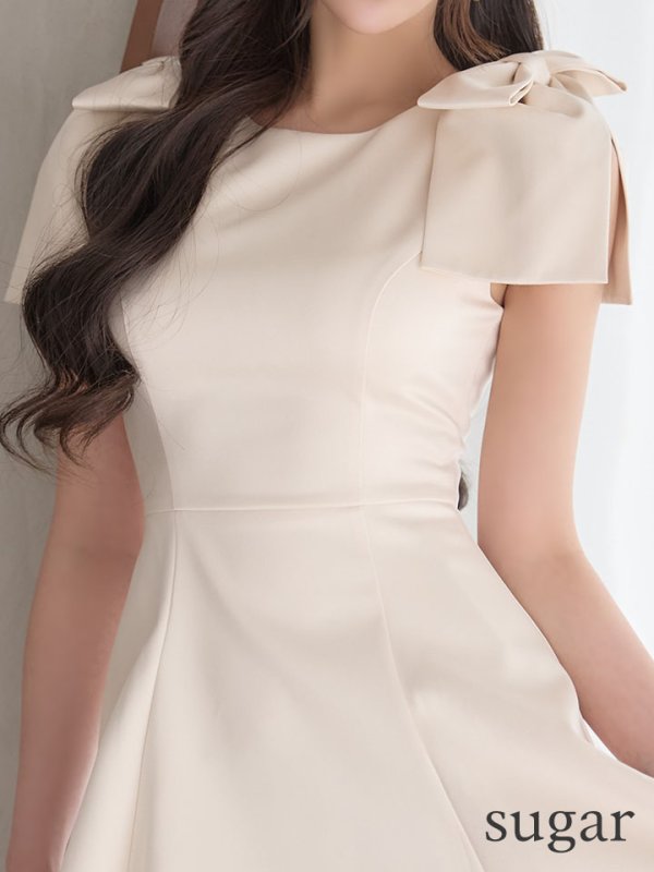 アイボリー　モデル：せいは　身長：161cm　着用サイズ：7号(Sサイズ)