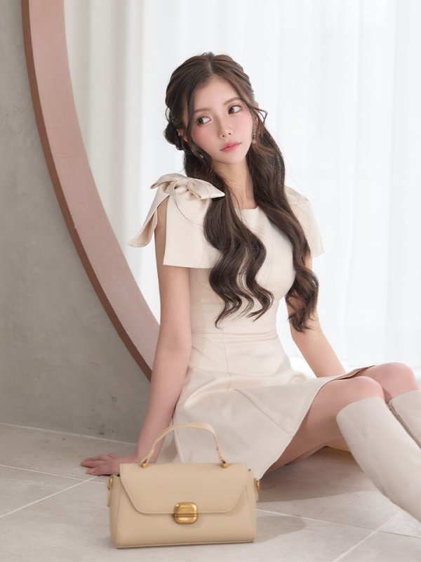 アイボリー　モデル：せいは　身長：161cm　着用サイズ：7号(Sサイズ)