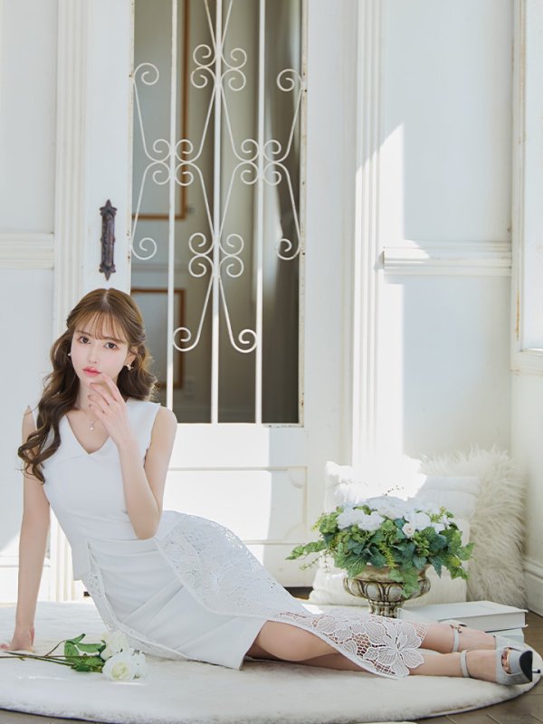 ホワイト モデル:ゆめ 身長:160cm 着用サイズ:5号(XSサイズ)