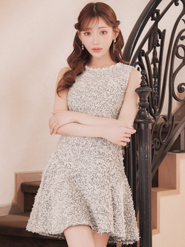 グレー モデル:明日花キララ 身長:162cm 着用サイズ:5号(XSサイズ)