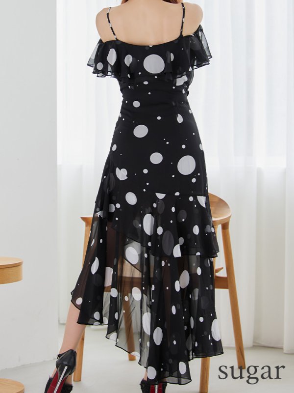 ブラックxホワイト　モデル：真優川咲　身長：158cm　着用サイズ：7号(Sサイズ)