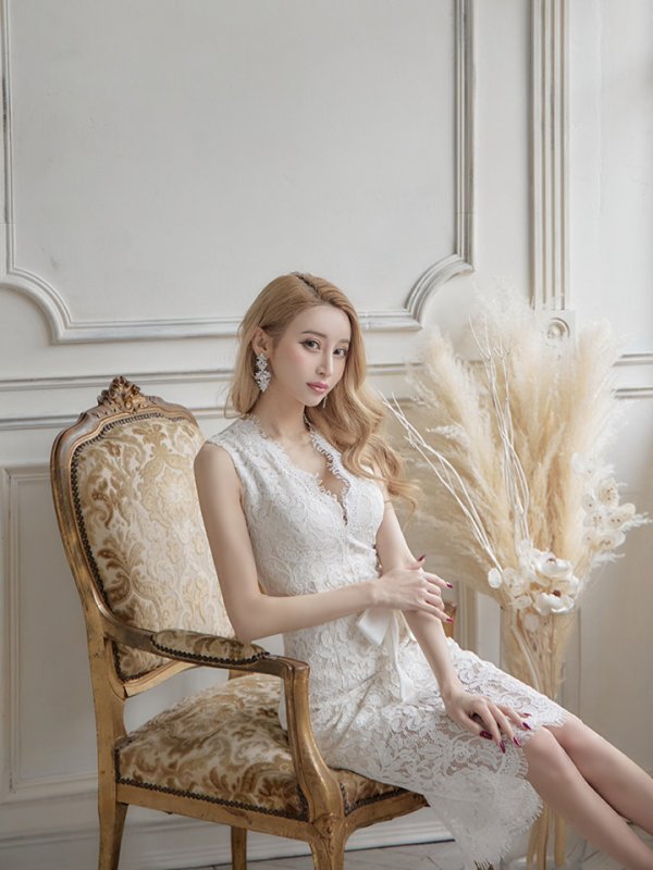 ホワイト モデル:ほずみ 身長:157cm 着用サイズ:7号(Sサイズ)