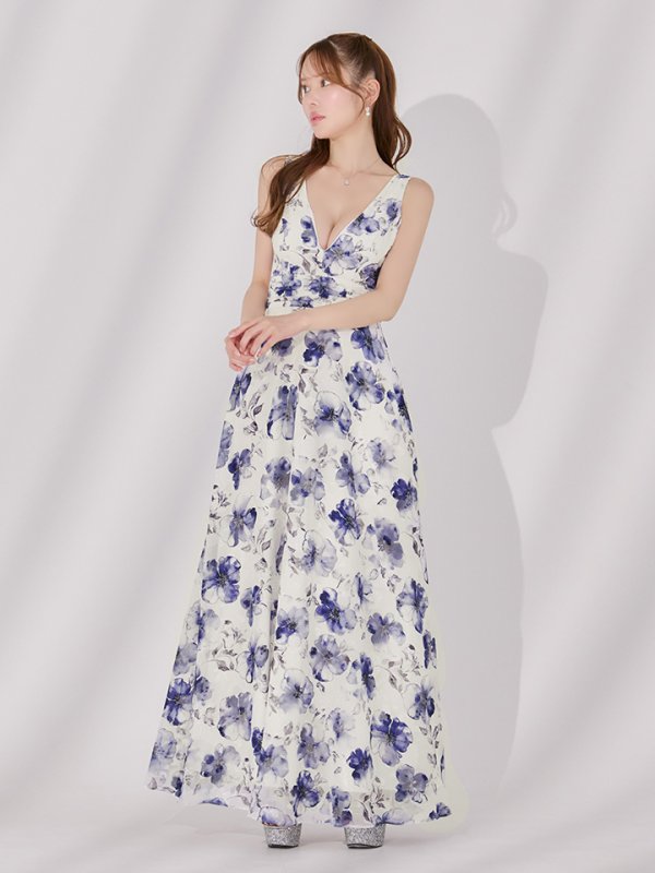 ホワイトxブルー モデル：ゆめ　身長：160cm　着用サイズ：7号(Sサイズ)