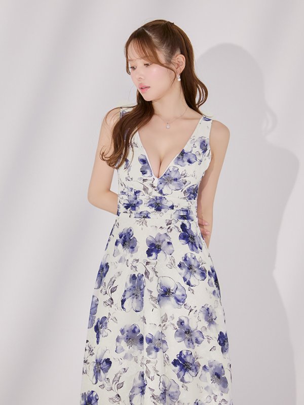 ホワイトxブルー モデル：ゆめ　身長：160cm　着用サイズ：7号(Sサイズ)