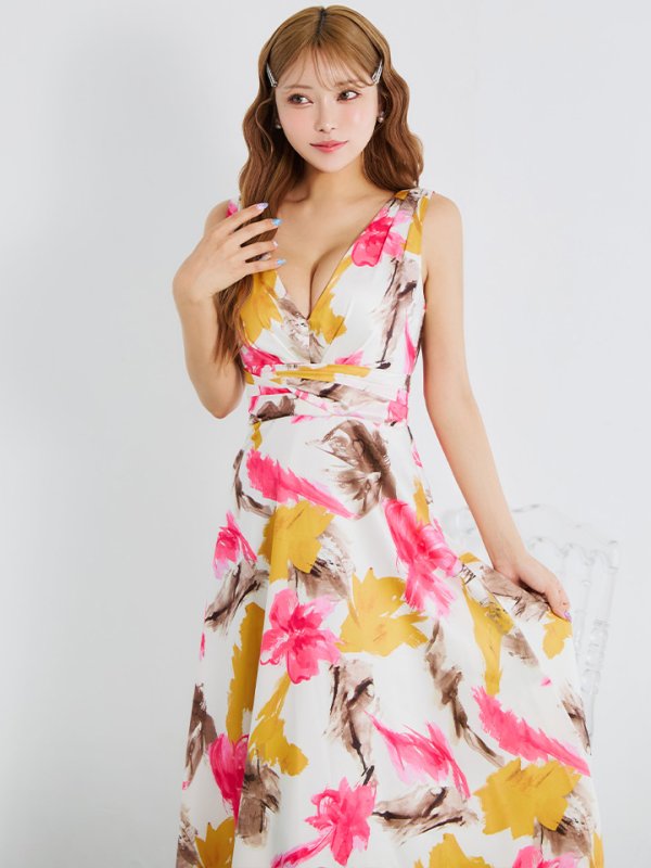 ホワイトxピンク モデル：如月れい　身長：156cm　着用サイズ：Sサイズ(7号)