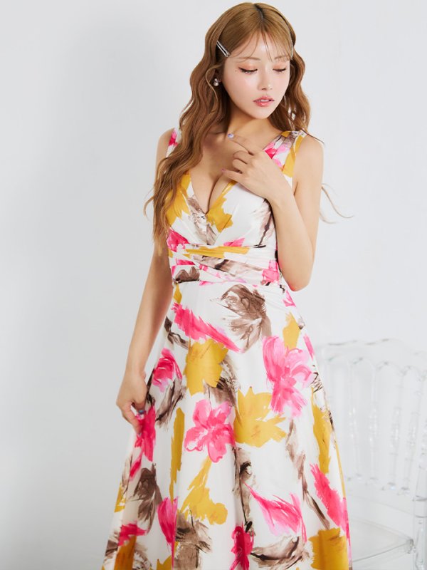 ホワイトxピンク モデル：如月れい　身長：156cm　着用サイズ：Sサイズ(7号)