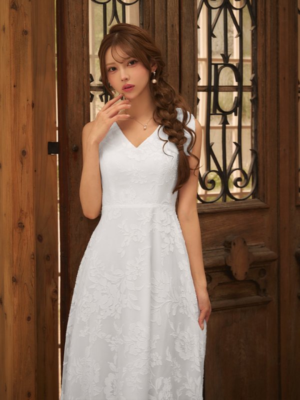ホワイト　モデル：るりぴ　身長：165cm　着用サイズ：7号(Sサイズ)着用