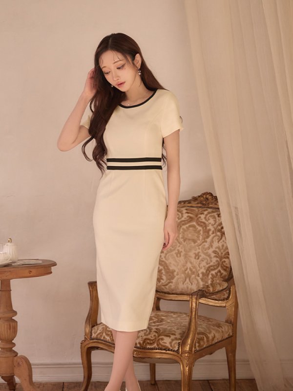 アイボリー　モデル：真優川咲　身長：158cm　着用サイズ：7号(Sサイズ)