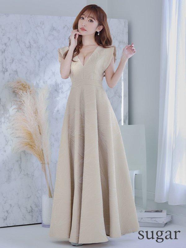 ベージュ モデル:杉山佳那恵 身長:158cm 着用サイズ:7号(Sサイズ)