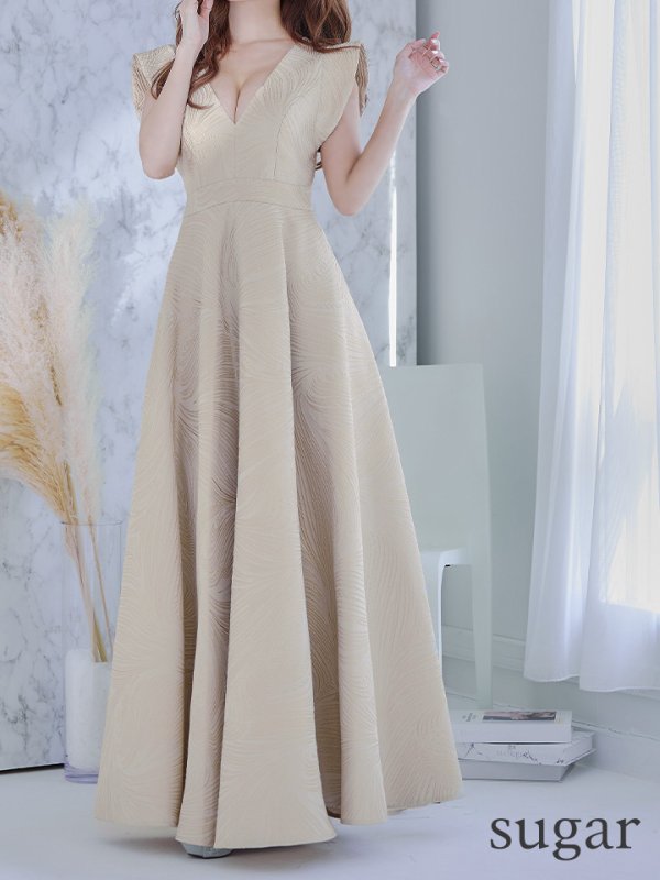 ベージュ モデル:杉山佳那恵 身長:158cm 着用サイズ:7号(Sサイズ)