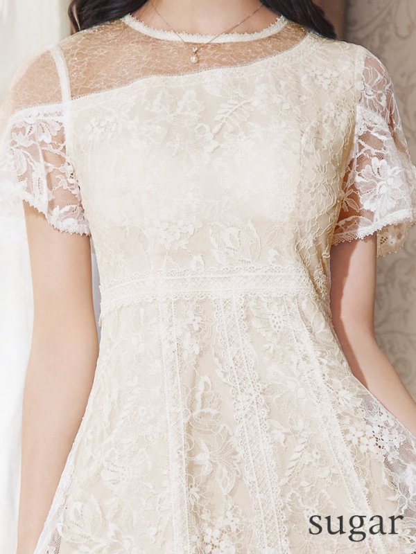 ホワイト モデル:阿部なつき 身長:160cm 着用サイズ:7号(Sサイズ)