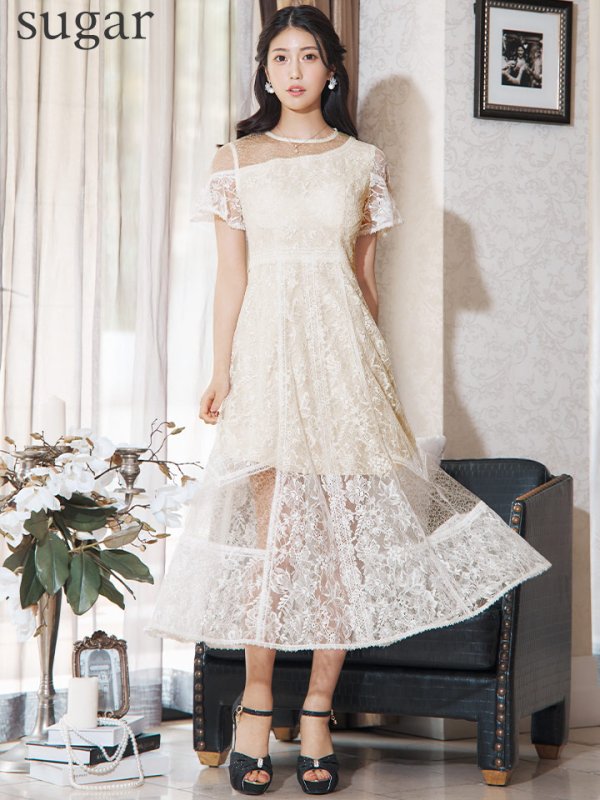 ホワイト モデル:阿部なつき 身長:160cm 着用サイズ:7号(Sサイズ)