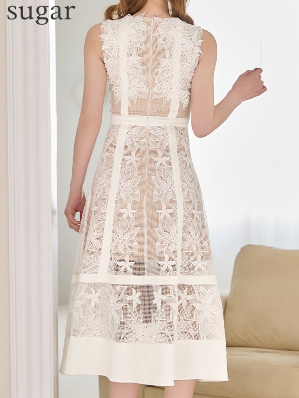 ホワイト モデル：ゆめ　身長：160cm　着用サイズ：7号(Sサイズ)着用