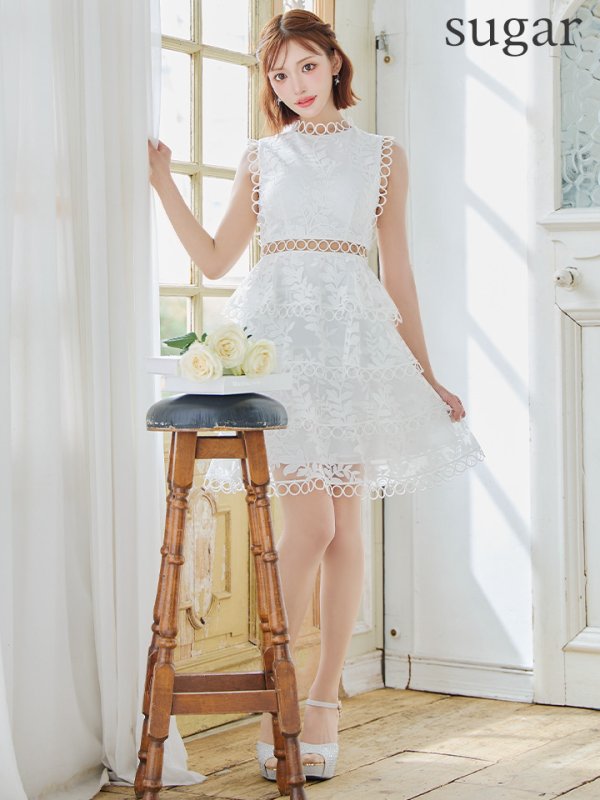 ホワイト モデル：明日花キララ　身長：162cm　着用サイズ：Sサイズ