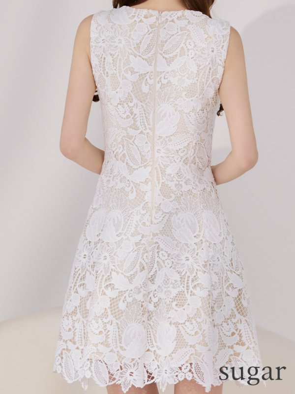 ホワイト モデル:ゆめ 身長:160cm 着用サイズ:7号(Sサイズ)