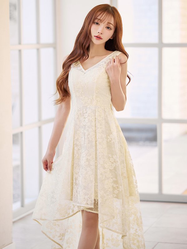 アイボリー　モデル：真優川咲　身長：158cm　着用サイズ：7号(Sサイズ)