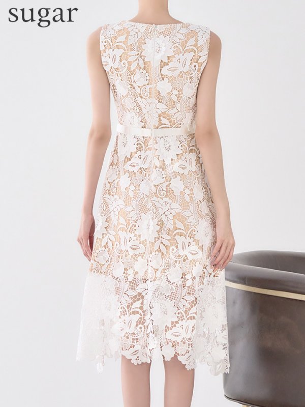 ホワイト モデル：あすか　身長：170cm　着用サイズ：Sサイズ