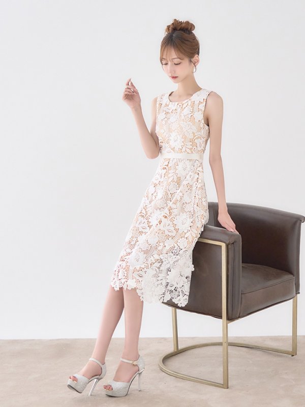 ホワイト モデル：あすか　身長：170cm　着用サイズ：Sサイズ