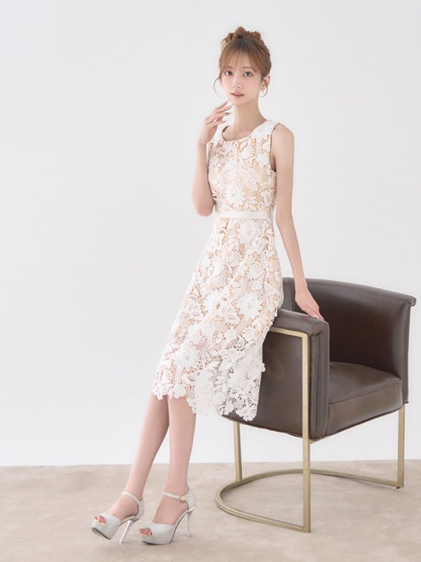 ホワイト モデル：あすか　身長：170cm　着用サイズ：Sサイズ