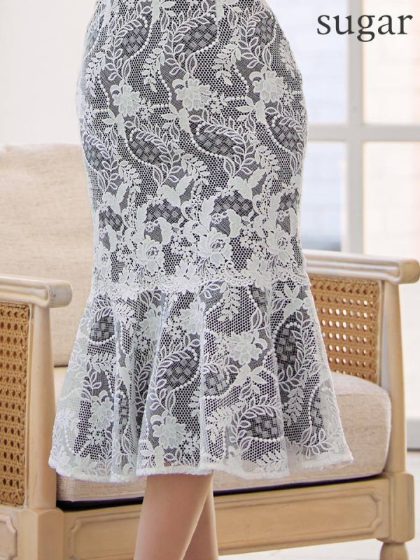 ブラック×ホワイト モデル：真優川咲　身長：158cm　着用サイズ：7号(Sサイズ)