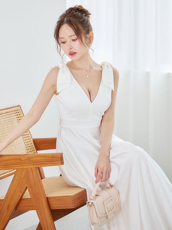 ホワイト　モデル：ゆめ　身長：160cm　着用サイズ：7号(Sサイズ)