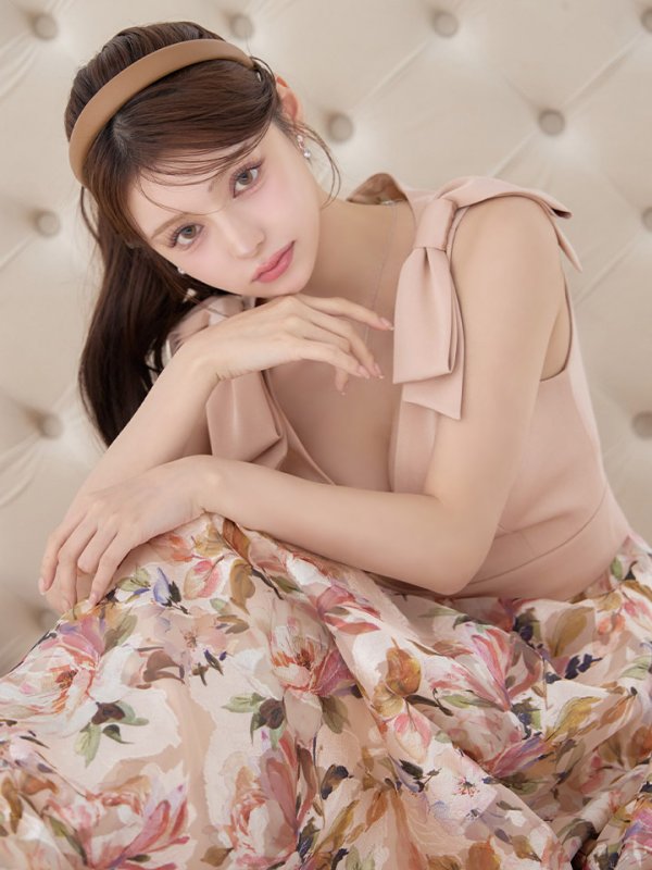 ベージュxプリント モデル：ももか　身長：156cm　着用サイズ：7号(Sサイズ)