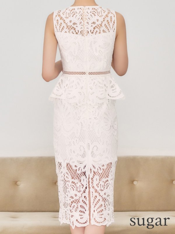 ホワイト　モデル：るりぴ　身長：165cm　着用サイズ：7号(Sサイズ)着用