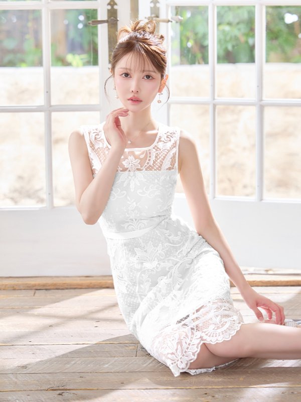 ホワイト　モデル：ゆめ　身長：160cm　着用サイズ：7号(Sサイズ)