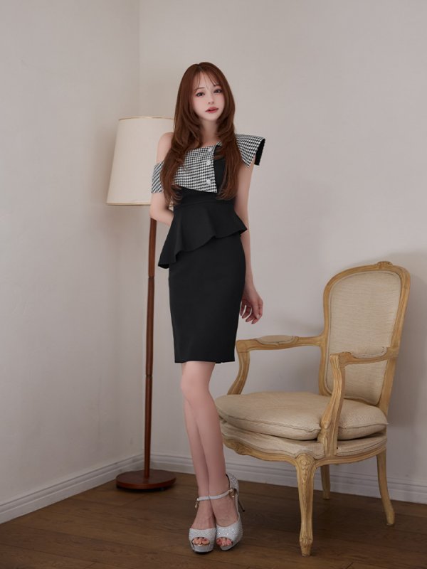 ブラック×ホワイト　モデル：れみれみ　身長：163cm　着用サイズ：7号(Sサイズ)