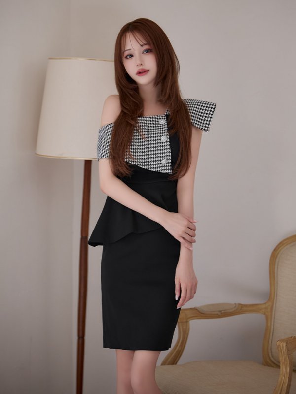 ブラック×ホワイト　モデル：れみれみ　身長：163cm　着用サイズ：7号(Sサイズ)