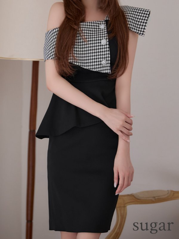 ブラック×ホワイト　モデル：れみれみ　身長：163cm　着用サイズ：7号(Sサイズ)