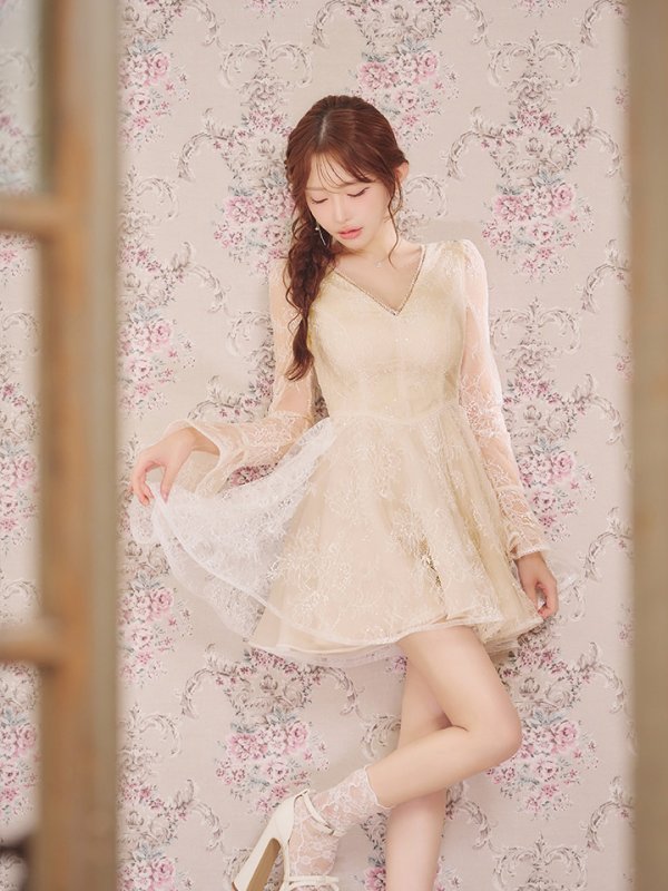 アイボリー　モデル：りな　身長：160cm　着用サイズ：7号(Sサイズ)着用