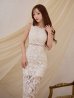 ホワイト　モデル：真優川咲　身長：158cm　着用サイズ：7号(Sサイズ)