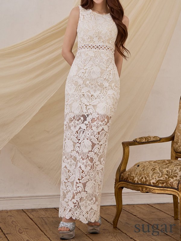 ホワイト　モデル：真優川咲　身長：158cm　着用サイズ：7号(Sサイズ)