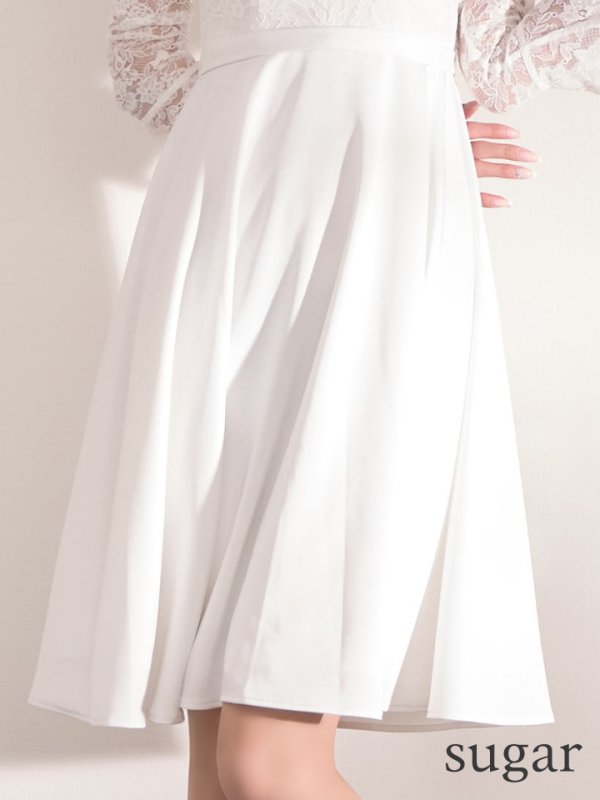 ホワイト モデル：るりぴ　身長：165cm 着用サイズ：7号(Sサイズ)