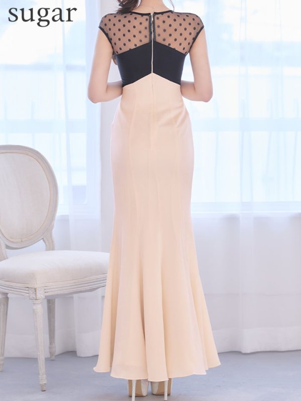 ブラックxアイボリー モデル：りな　身長：160cm　着用サイズ：Sサイズ