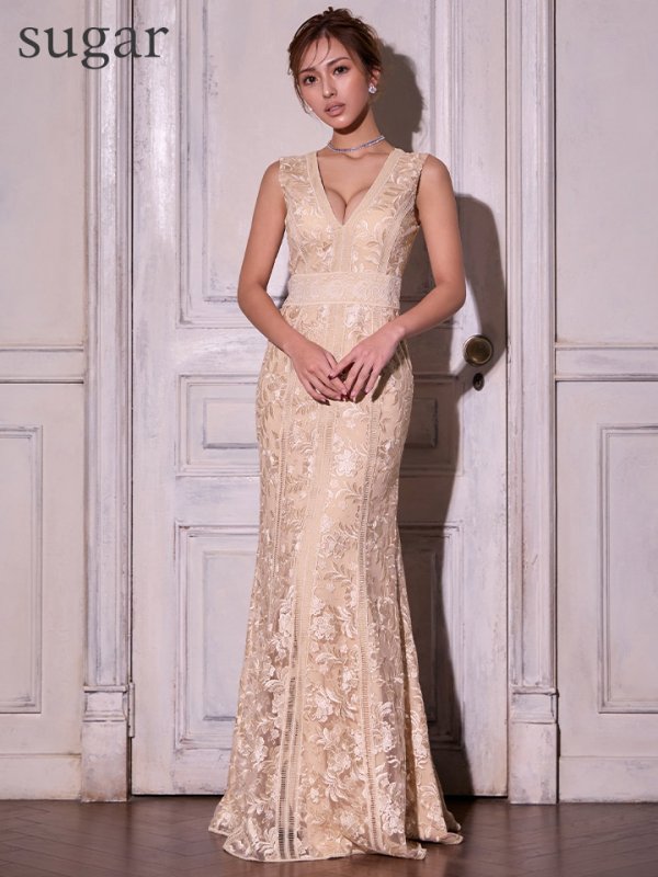 ベージュ　モデル：カレン　身長：165cm　着用サイズ：Sサイズ