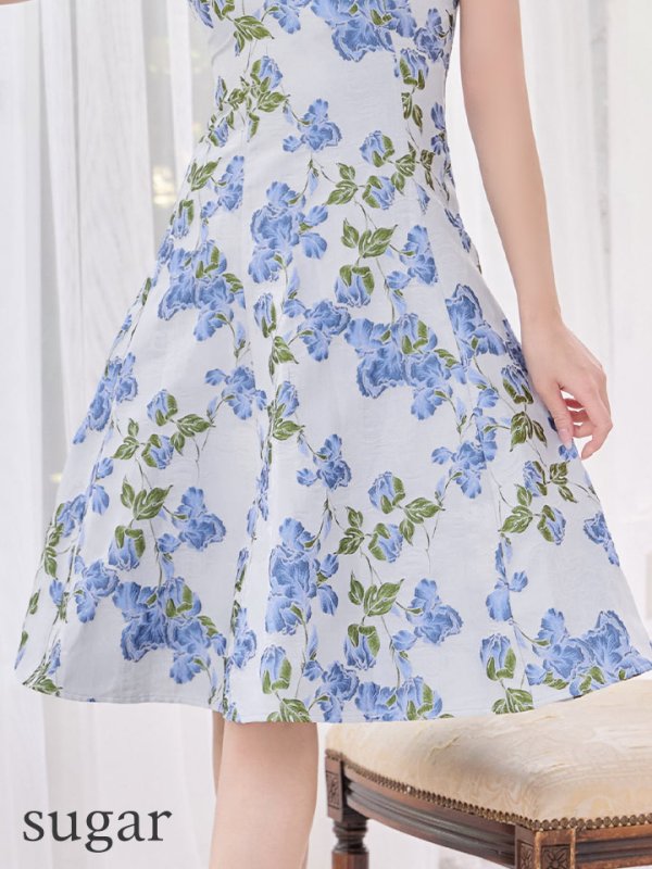 シルバー×ブルー　モデル：りな　身長：160cm　着用サイズ：7号(Sサイズ)着用