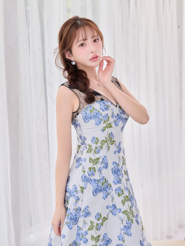 シルバー×ブルー　モデル：りな　身長：160cm　着用サイズ：7号(Sサイズ)着用