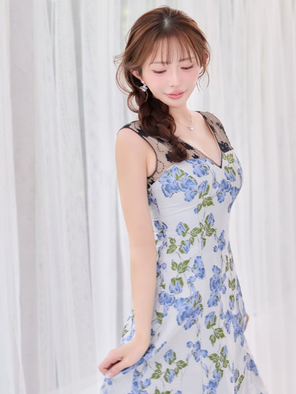 シルバー×ブルー　モデル：りな　身長：160cm　着用サイズ：7号(Sサイズ)着用