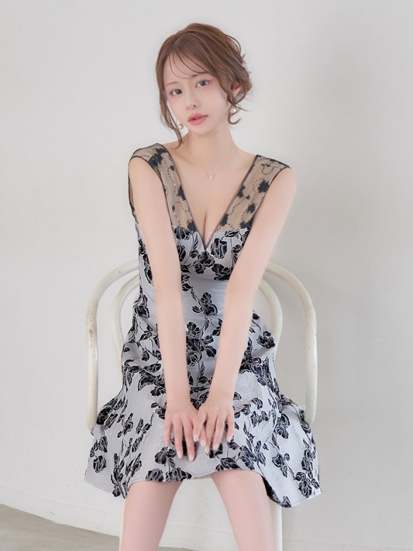 シルバーxブラック モデル：れみれみ　身長：163cm　着用サイズ：Sサイズ