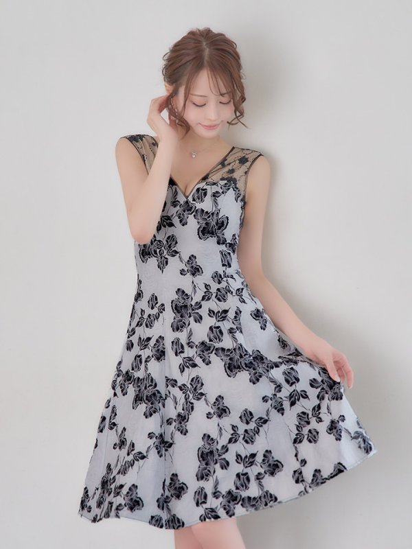 シルバーxブラック モデル：れみれみ　身長：163cm　着用サイズ：Sサイズ