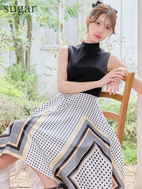 ブラックxホワイト　モデル：るりぴ　身長：165cm　着用サイズ：7号(Sサイズ)着用